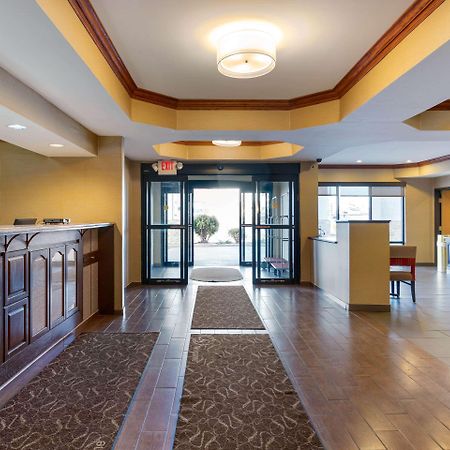 Comfort Suites South Haven Near I-96 Экстерьер фото