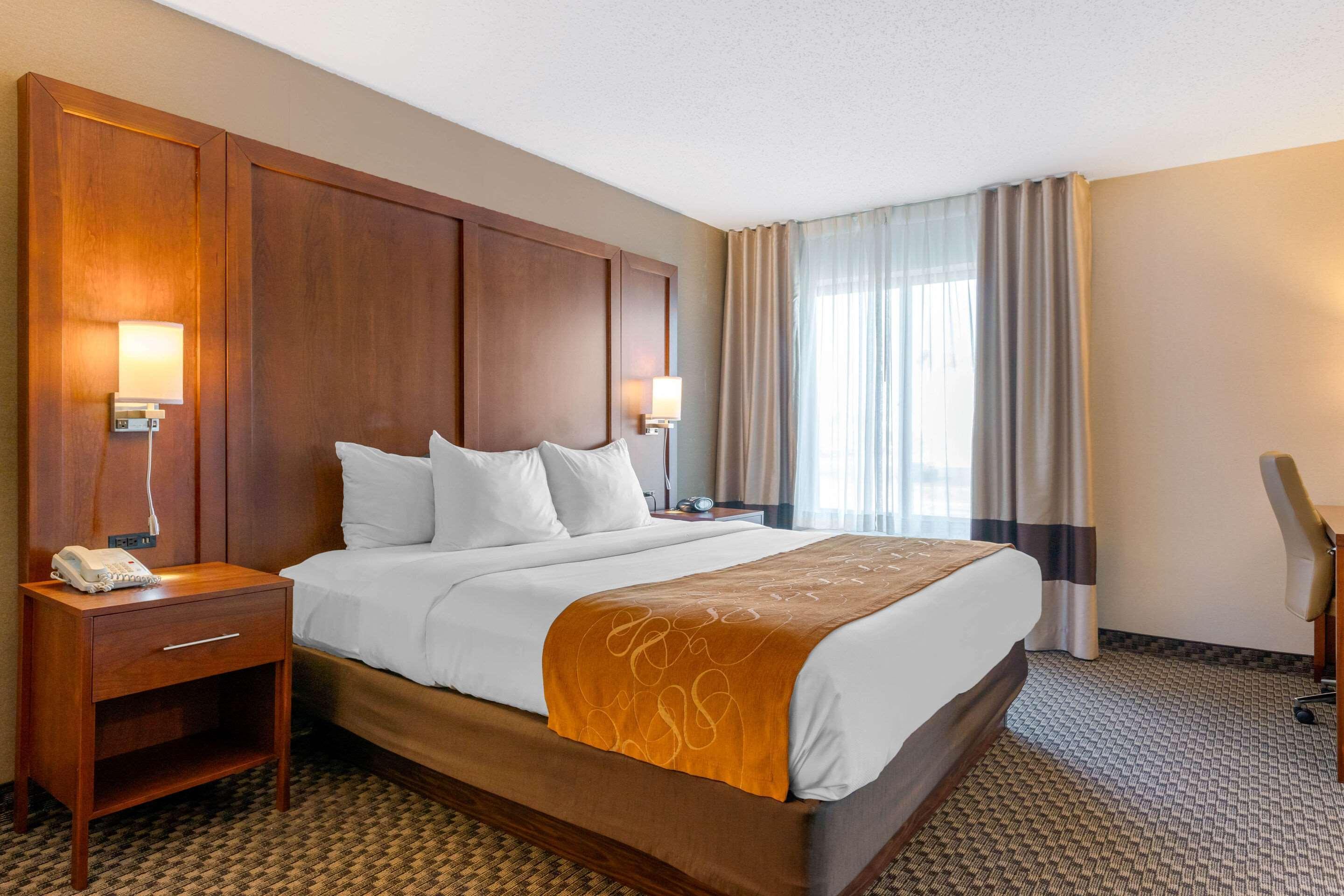 Comfort Suites South Haven Near I-96 Экстерьер фото