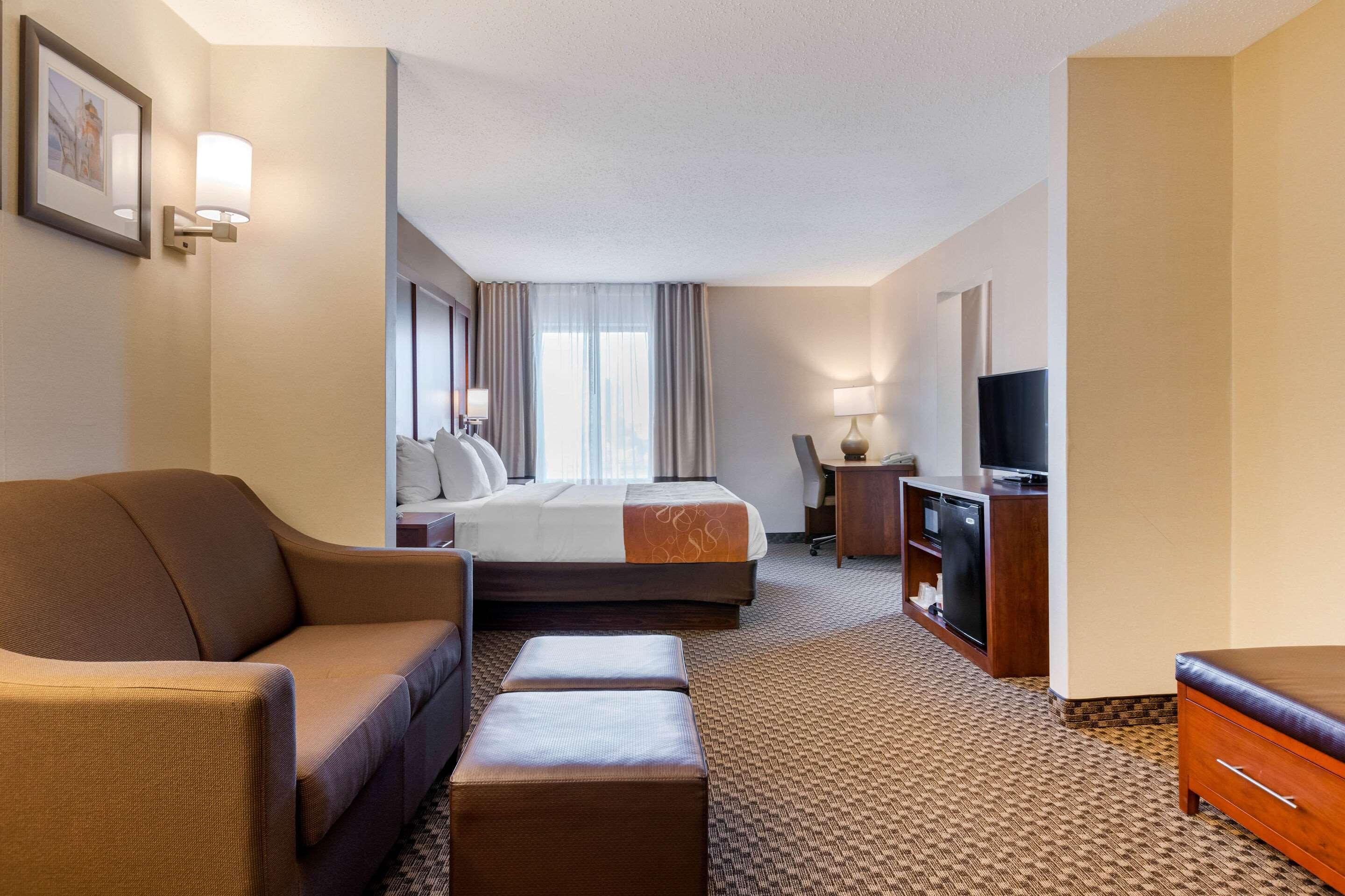 Comfort Suites South Haven Near I-96 Экстерьер фото
