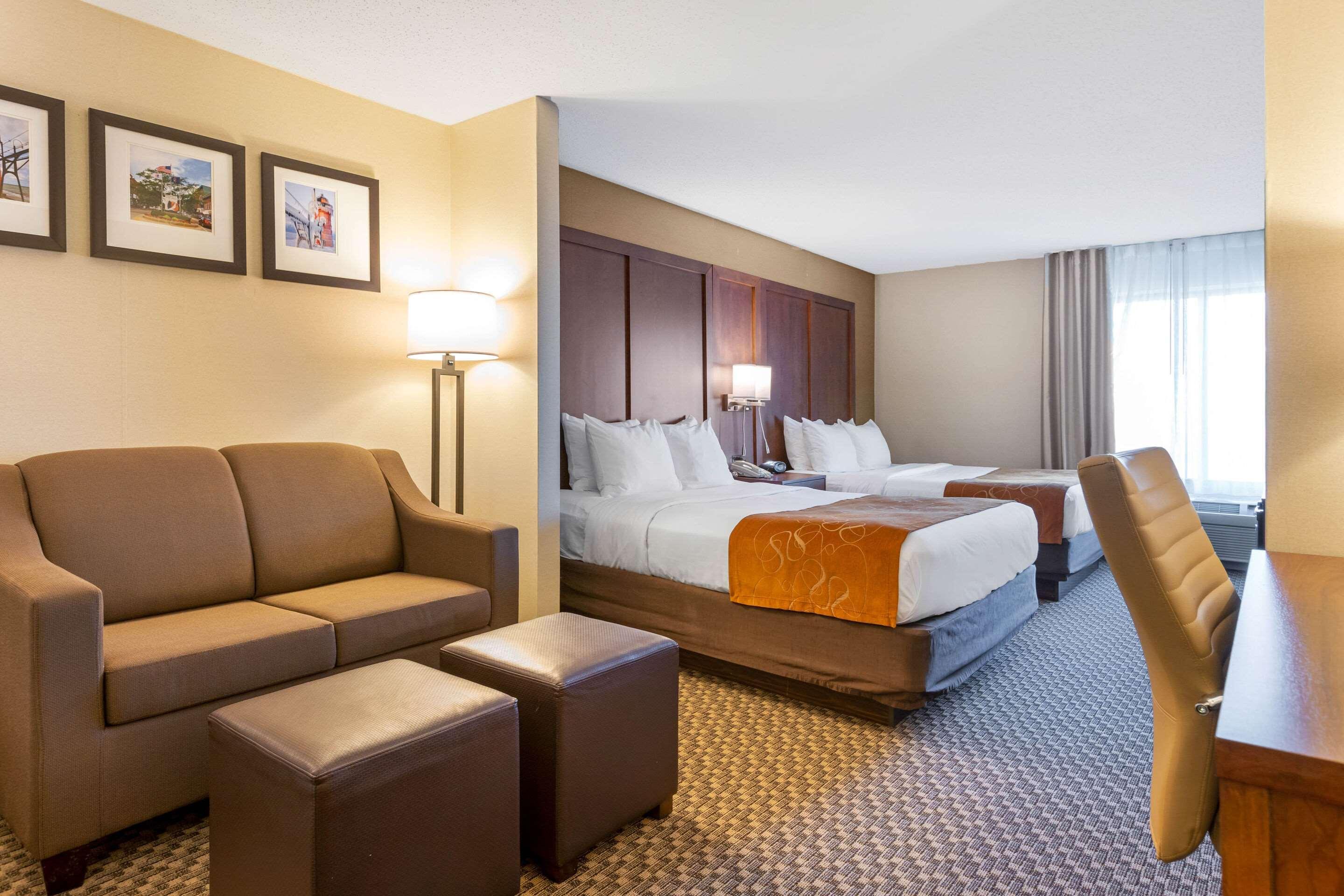 Comfort Suites South Haven Near I-96 Экстерьер фото