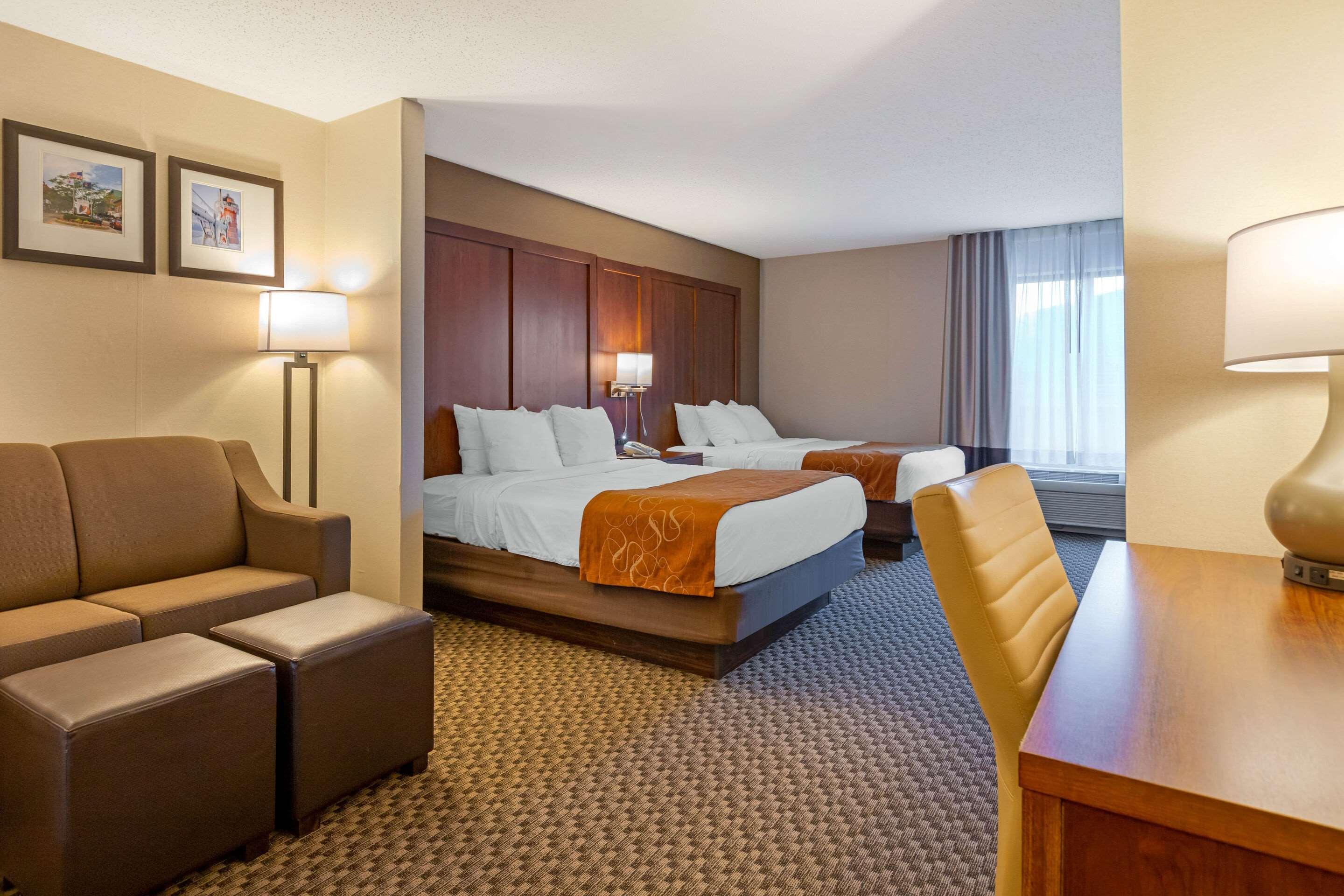 Comfort Suites South Haven Near I-96 Экстерьер фото