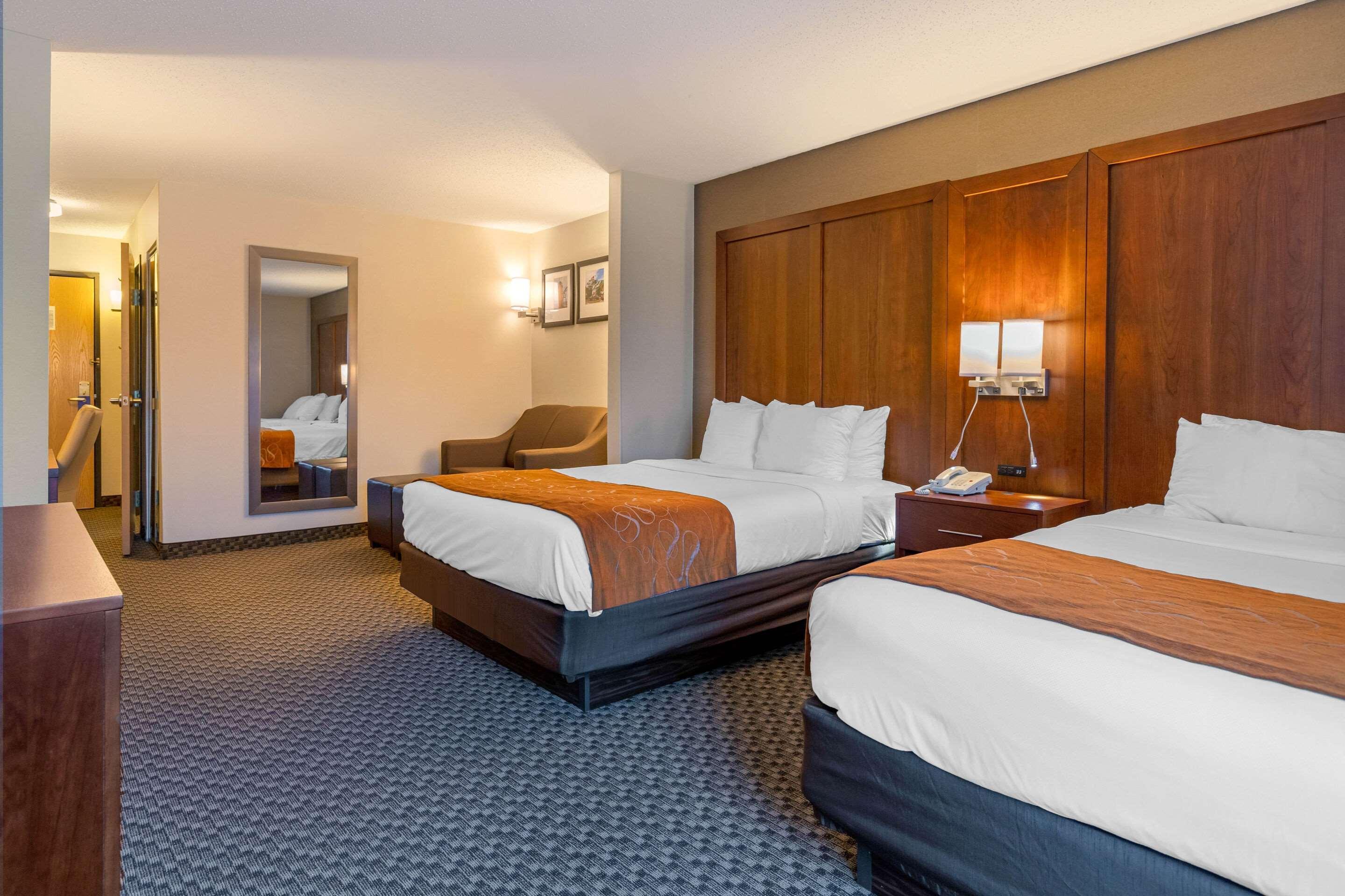 Comfort Suites South Haven Near I-96 Экстерьер фото