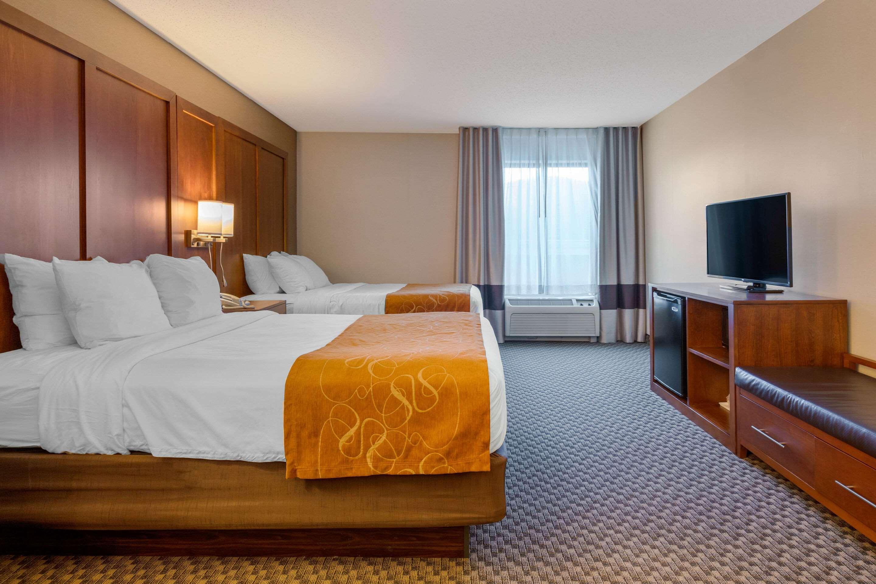 Comfort Suites South Haven Near I-96 Экстерьер фото