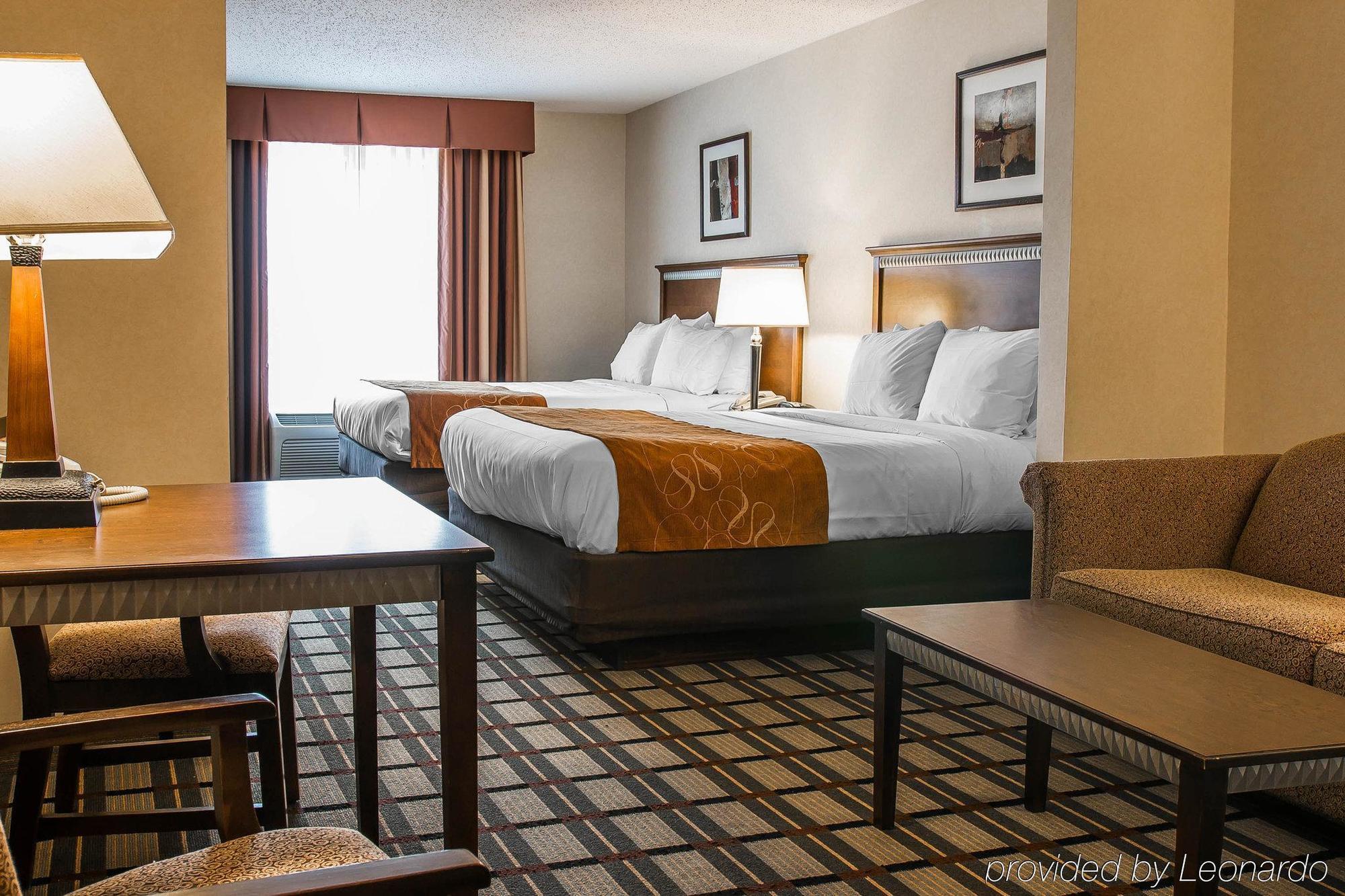 Comfort Suites South Haven Near I-96 Экстерьер фото