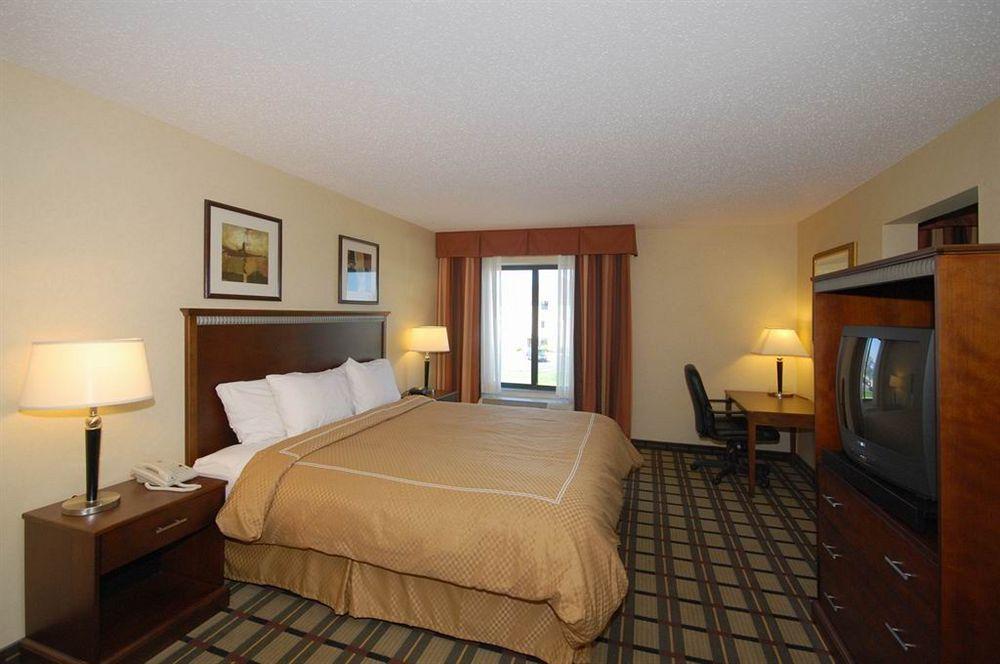 Comfort Suites South Haven Near I-96 Экстерьер фото