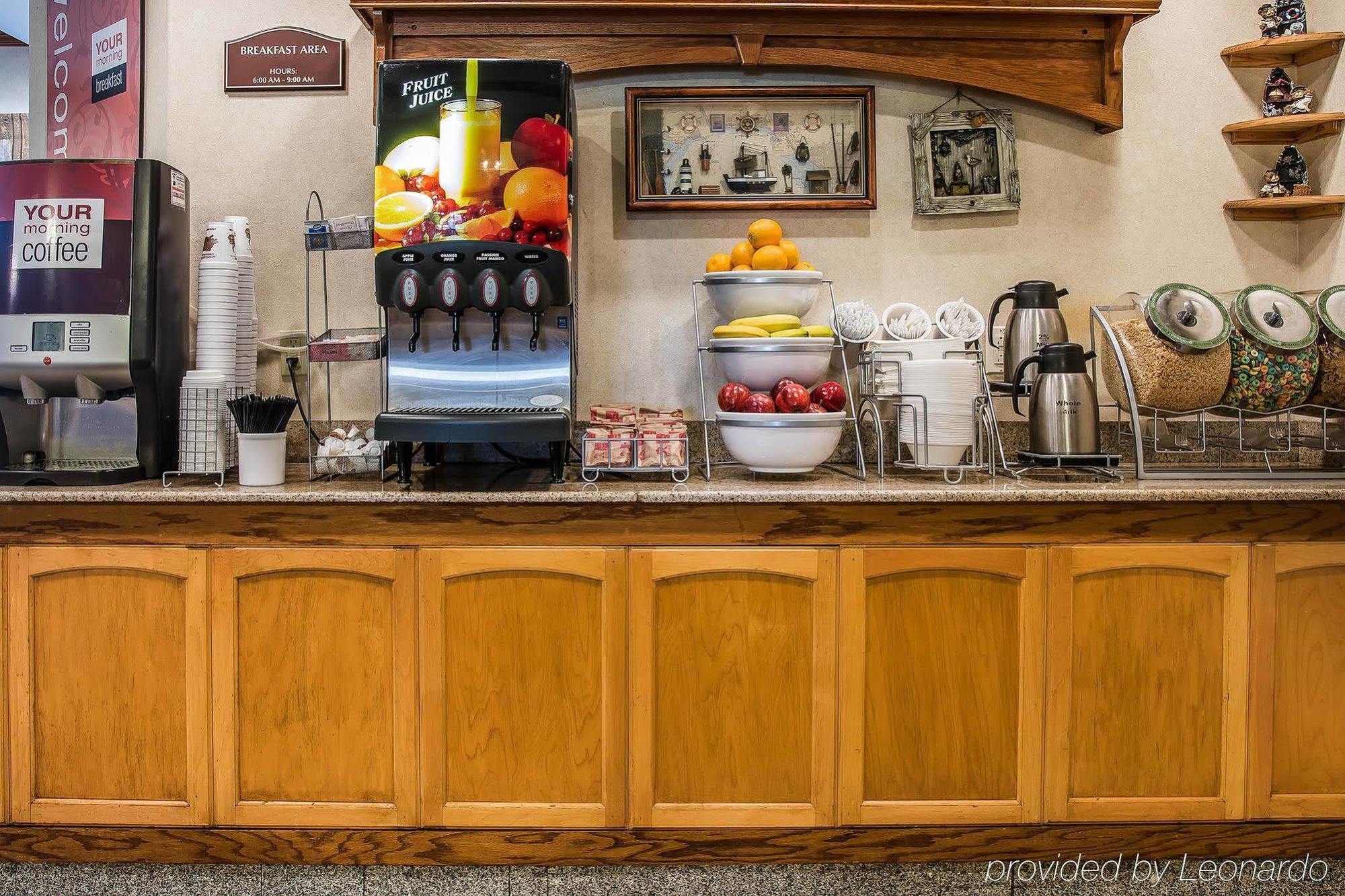 Comfort Suites South Haven Near I-96 Экстерьер фото