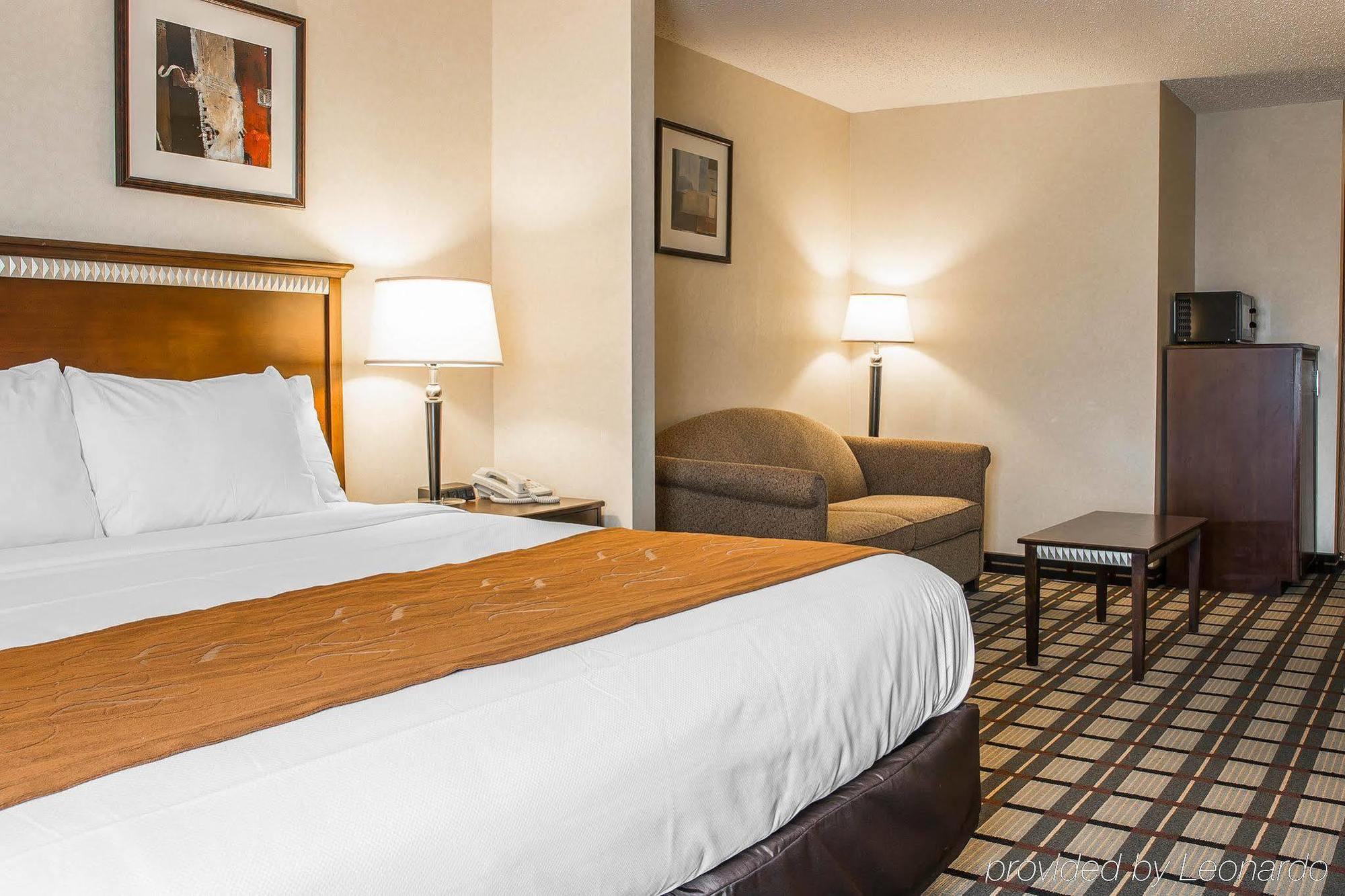 Comfort Suites South Haven Near I-96 Экстерьер фото