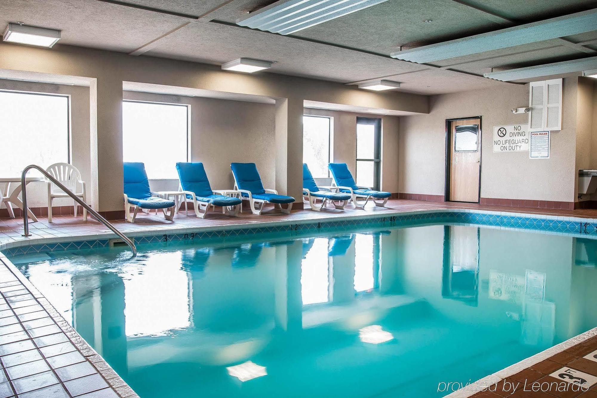 Comfort Suites South Haven Near I-96 Экстерьер фото